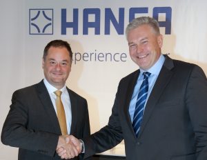 Georgios Kabitoglou (li.), neuer Chief Business Officer für HANSA, und Pekka Kuusniemi (re.), President und CEO der Oras Group. Foto: Hansa Armaturen GmbH